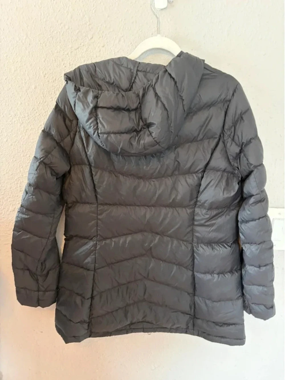 Eddie Bauer women's black lightweight puffer coat size L